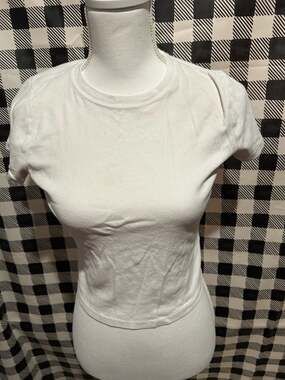 Hollister Women's White Short Sleeve Crew Neck Baby Tee Size Medium